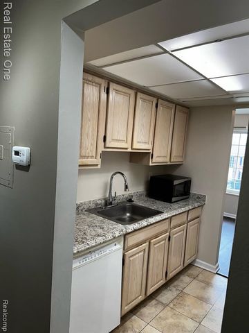 780 E Fox Hills Drive, Bloomfield Hills, MI 48304