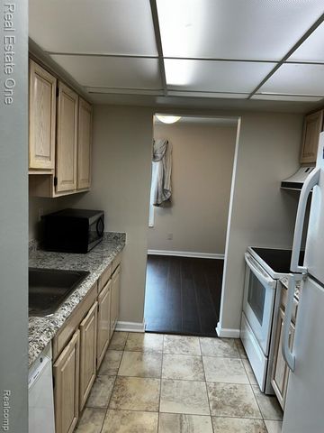 780 E Fox Hills Drive, Bloomfield Hills, MI 48304