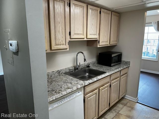 780 E Fox Hills Drive, Bloomfield Hills, MI 48304