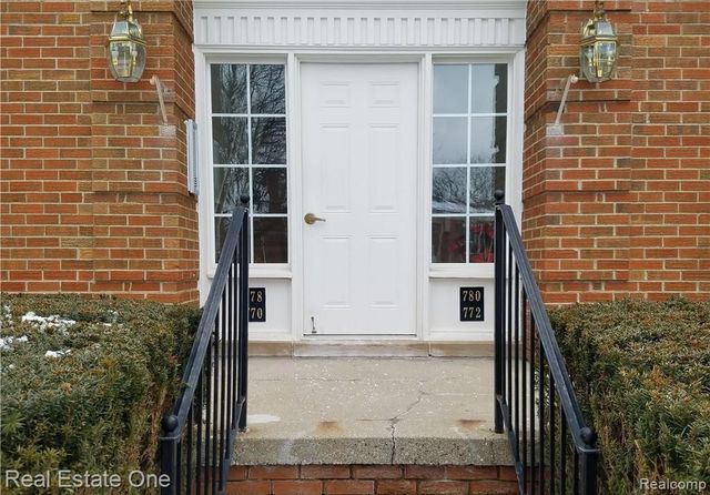 780 E Fox Hills Drive, Bloomfield Hills, MI 48304