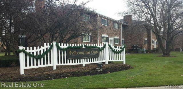 780 E Fox Hills Drive, Bloomfield Hills, MI 48304