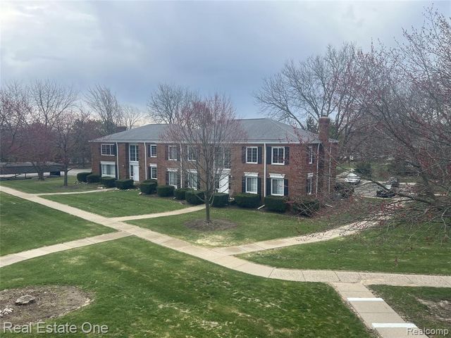 780 E Fox Hills Drive, Bloomfield Hills, MI 48304