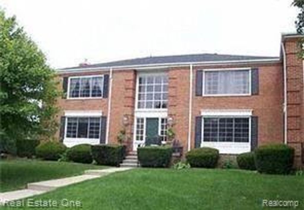 780 E Fox Hills Drive, Bloomfield Hills, MI 48304