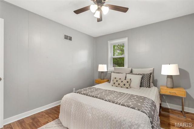 8 Jendale Court, St Louis, MO 63136