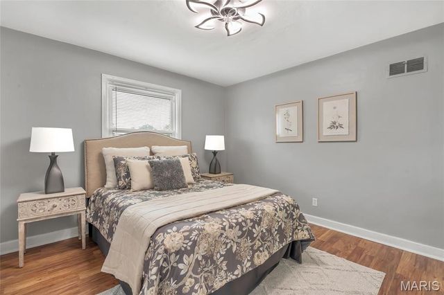 8 Jendale Court, St Louis, MO 63136