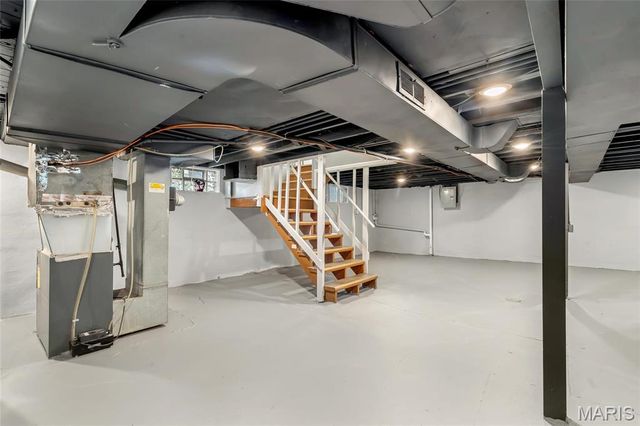 8 Jendale Court, St Louis, MO 63136