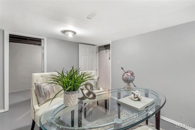 8 Jendale Court, St Louis, MO 63136