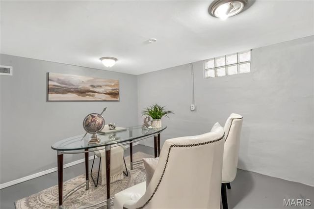 8 Jendale Court, St Louis, MO 63136