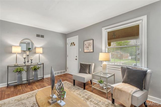 8 Jendale Court, St Louis, MO 63136