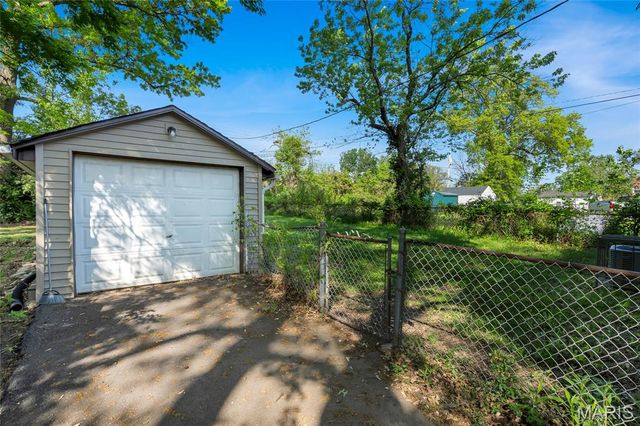 8 Jendale Court, St Louis, MO 63136