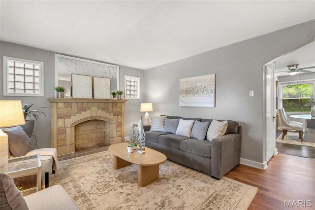 8 Jendale Court, St Louis, MO 63136