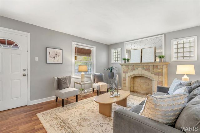 8 Jendale Court, St Louis, MO 63136