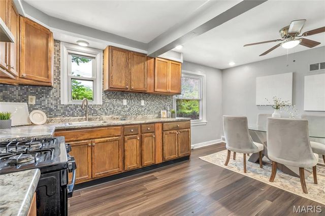 8 Jendale Court, St Louis, MO 63136