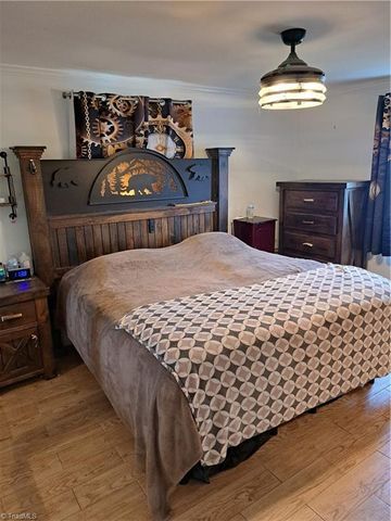 1 N Forrest Drive, Thomasville, NC 27360