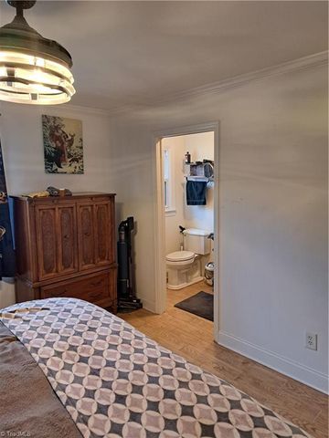 1 N Forrest Drive, Thomasville, NC 27360