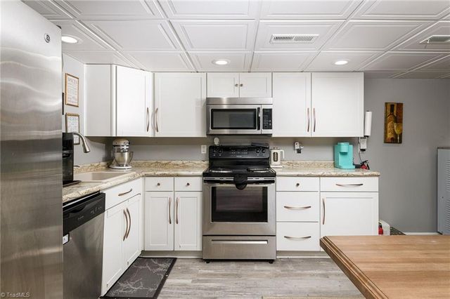 1 N Forrest Drive, Thomasville, NC 27360