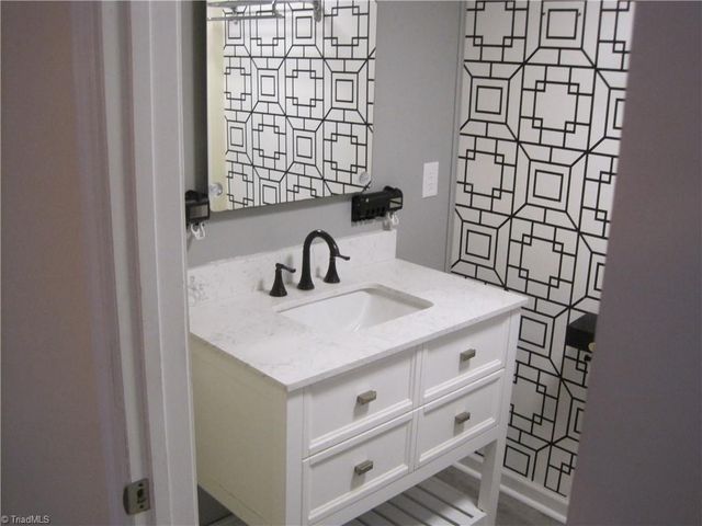 1 N Forrest Drive, Thomasville, NC 27360