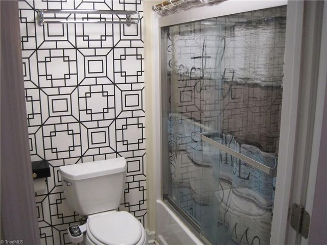 1 N Forrest Drive, Thomasville, NC 27360