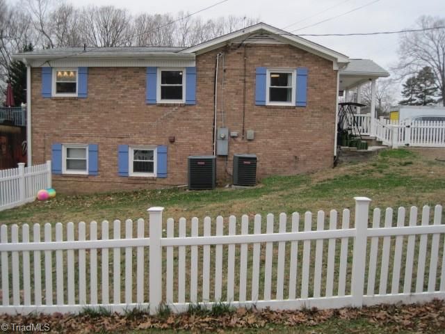 1 N Forrest Drive, Thomasville, NC 27360