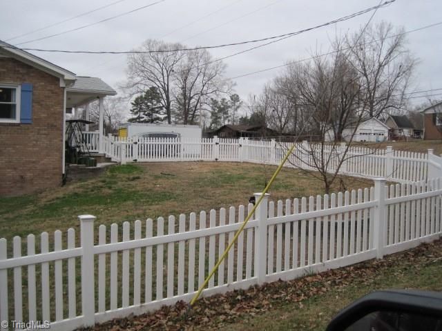 1 N Forrest Drive, Thomasville, NC 27360