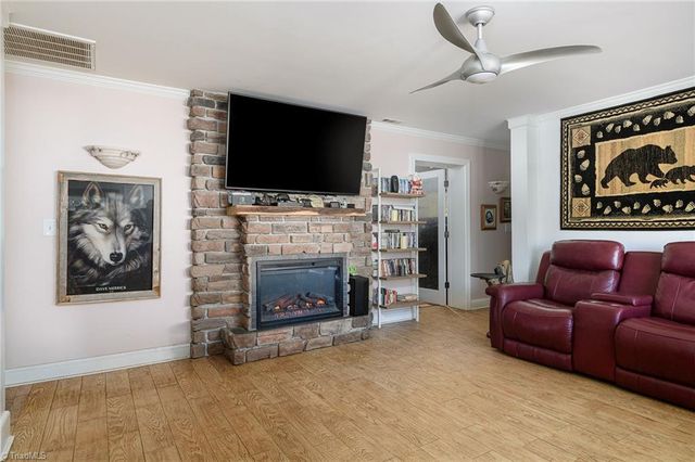 1 N Forrest Drive, Thomasville, NC 27360