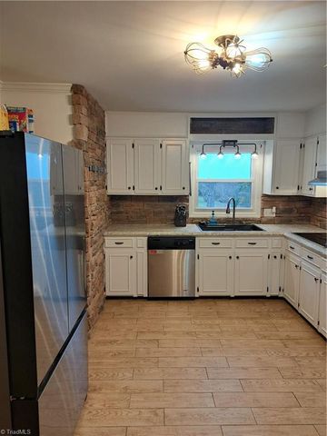 1 N Forrest Drive, Thomasville, NC 27360