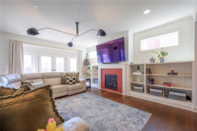 716 W 45th Street, Kansas City, MO 64111