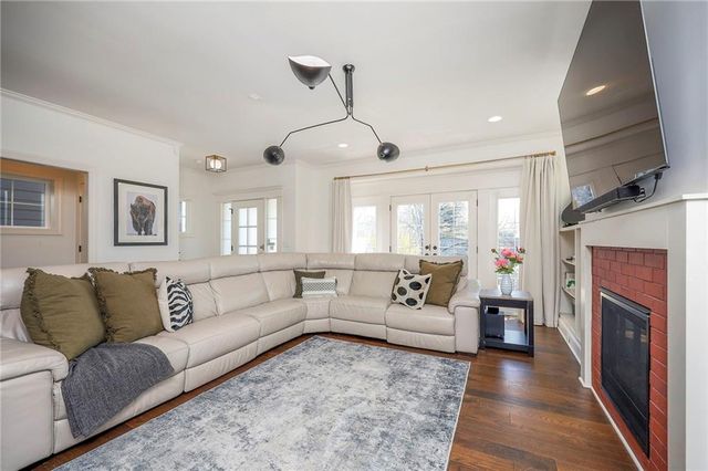 716 W 45th Street, Kansas City, MO 64111