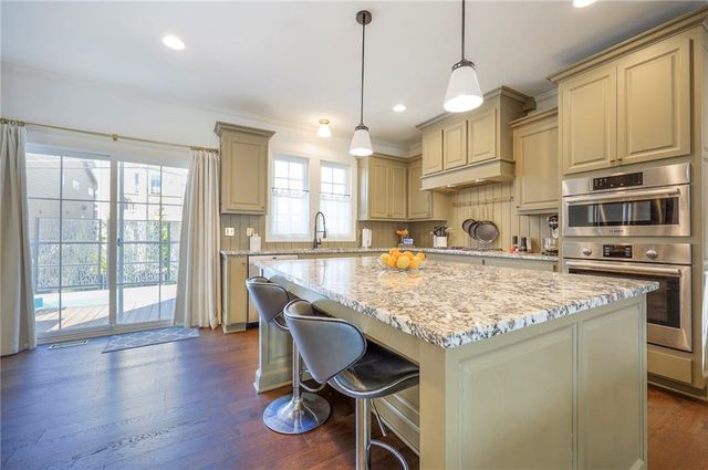 716 W 45th Street, Kansas City, MO 64111