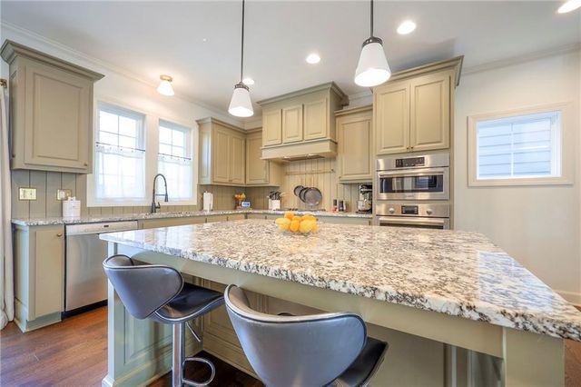 716 W 45th Street, Kansas City, MO 64111