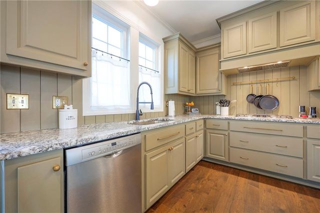 716 W 45th Street, Kansas City, MO 64111