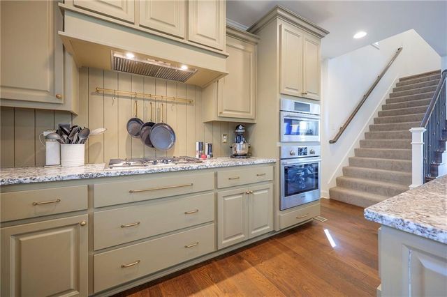 716 W 45th Street, Kansas City, MO 64111