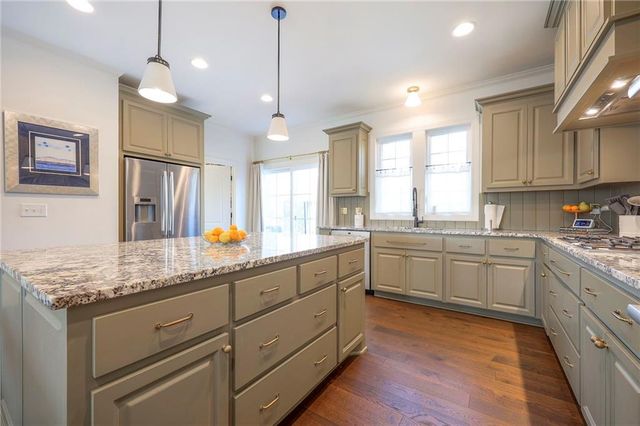 716 W 45th Street, Kansas City, MO 64111