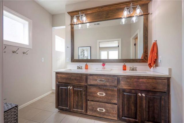 716 W 45th Street, Kansas City, MO 64111