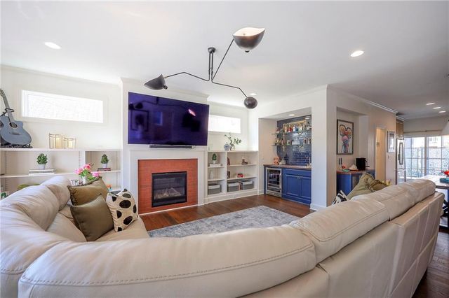 716 W 45th Street, Kansas City, MO 64111