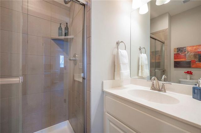 716 W 45th Street, Kansas City, MO 64111