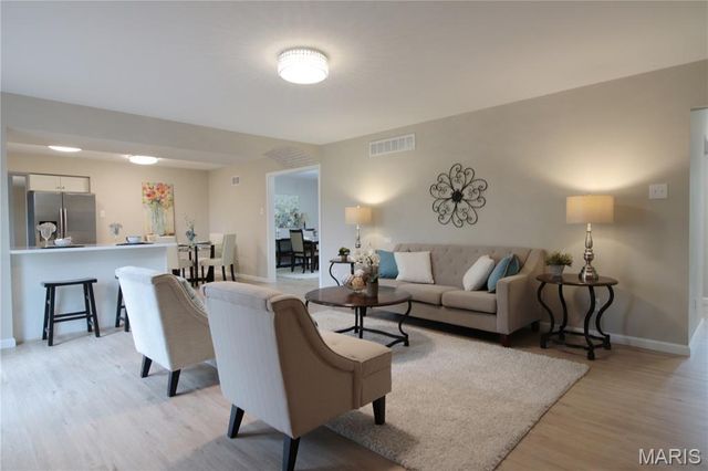 13815 olive Boulevard, Chesterfield, MO 63017