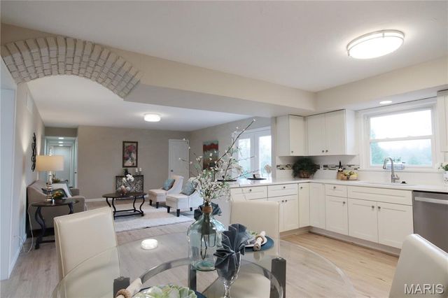 13815 olive Boulevard, Chesterfield, MO 63017