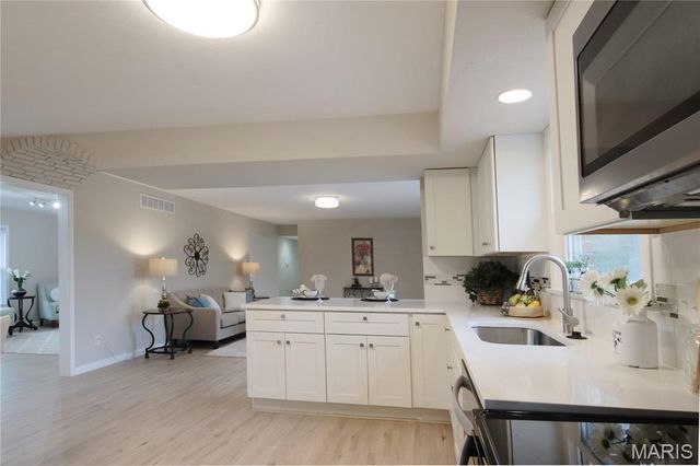 13815 olive Boulevard, Chesterfield, MO 63017