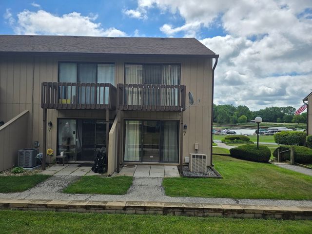 56 Vail Colony 5, Fox Lake, IL 60020