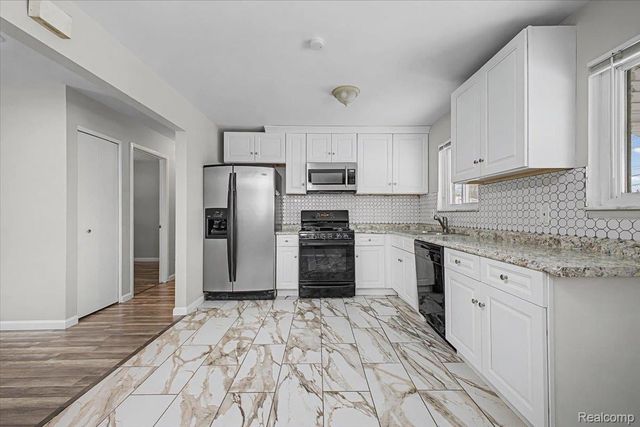 32961 Wexford Drive, Warren, MI 48092