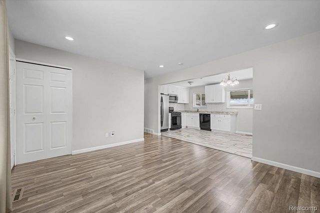 32961 Wexford Drive, Warren, MI 48092