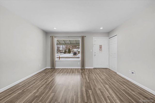 32961 Wexford Drive, Warren, MI 48092