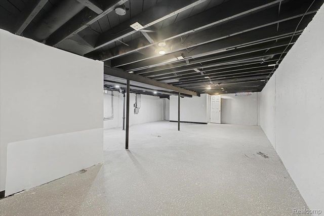 32961 Wexford Drive, Warren, MI 48092