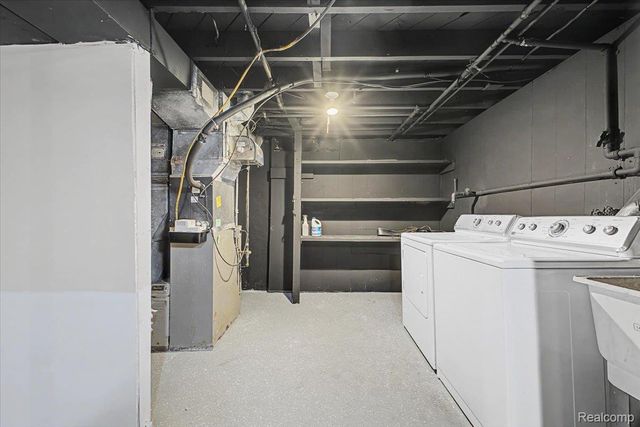 32961 Wexford Drive, Warren, MI 48092