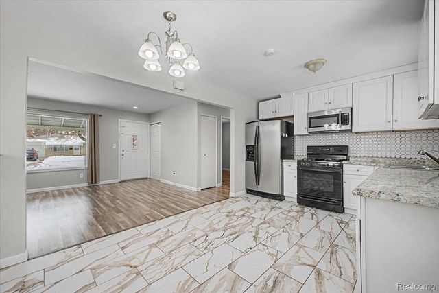 32961 Wexford Drive, Warren, MI 48092