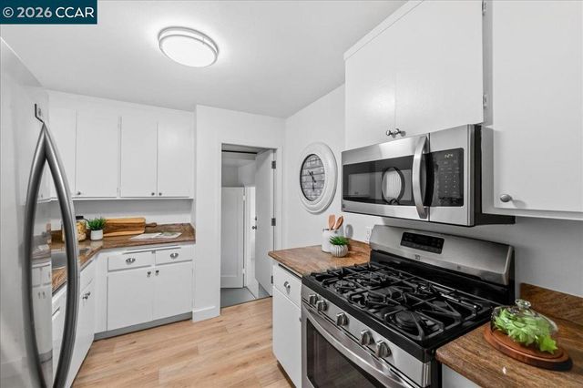 850 Harmony Dr, Hayward, CA 94541