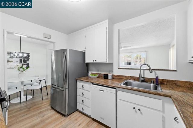 850 Harmony Dr, Hayward, CA 94541