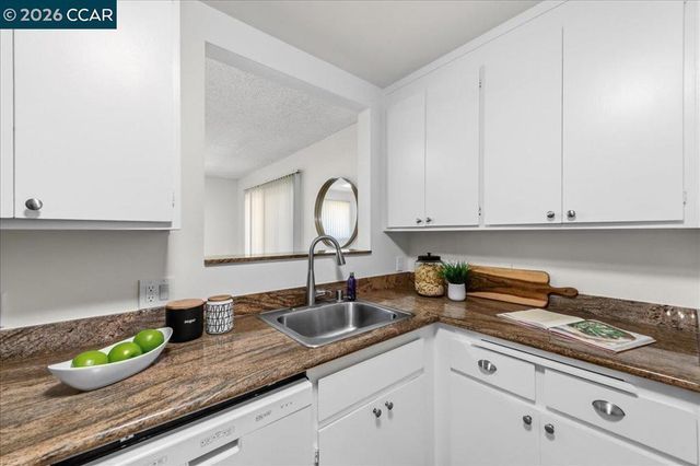 850 Harmony Dr, Hayward, CA 94541