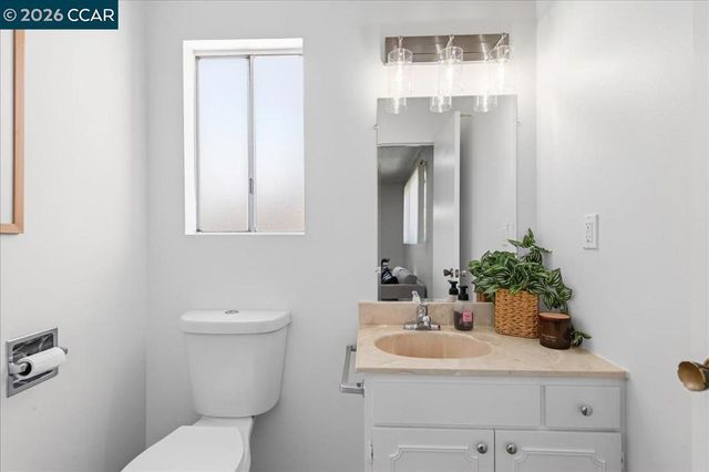 850 Harmony Dr, Hayward, CA 94541